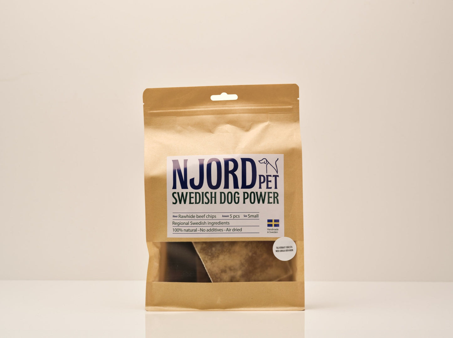Produktbild av Njord chips i flerpack storpack 5pack storlek S. Njord tuggben för hundar gjort av svensk nöthud med hår för berikning. Närproducerat och naturligt. Långvarigt tugg.