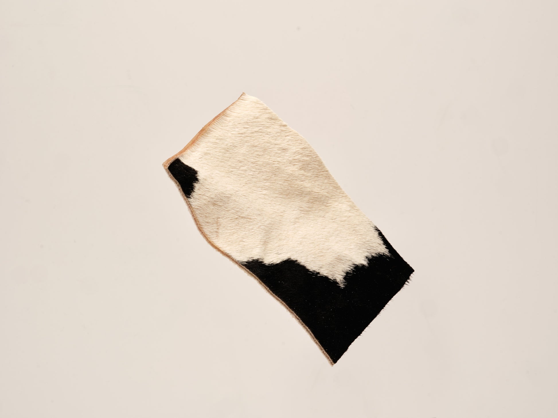 Produktbild av Njord chips.  Njord tuggben för hundar gjort av svensk nöthud med hår för berikning. Närproducerat och naturligt. Lufttorkat Långvarigt tugg. 
