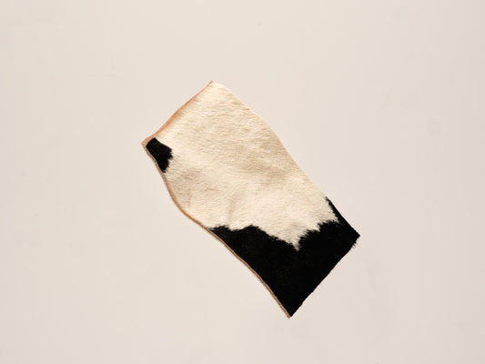 Produktbild av Njord Chips, Njord tuggben för hundar  gjort av svensk nöthud med hår för berikning. Närproducerat och naturligt. Långvarigt tugg.