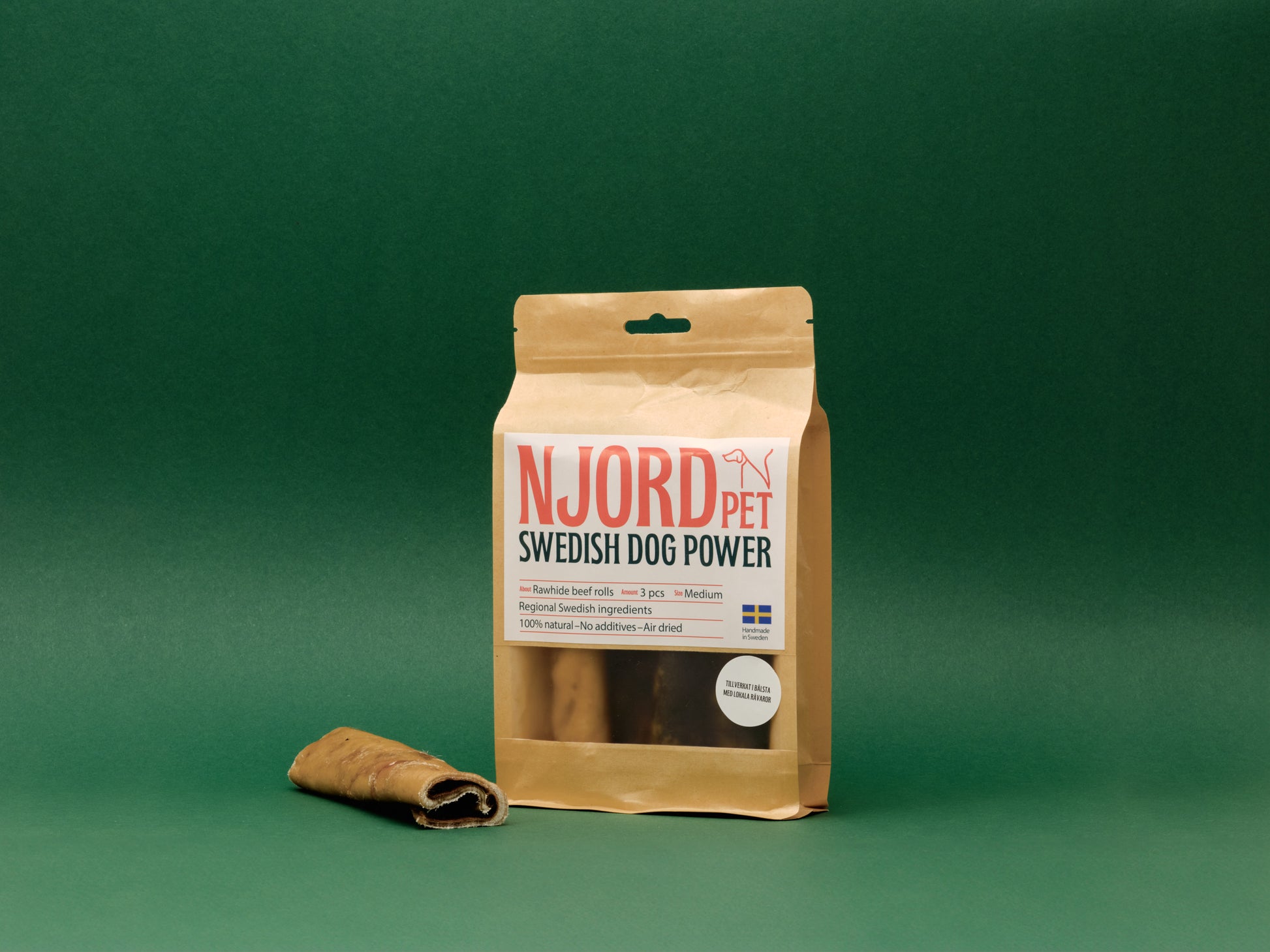 Produktbild av Njord rullar 3 pack storpack flerpack storlek M.  Njord tuggben för hundar gjort av svensk nöthud med hår för berikning. Närproducerat och naturligt. Långvarigt  lufttorkat tugg. 
